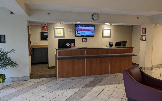 photo 2 of Red Roof Inn San Antonio - Airport