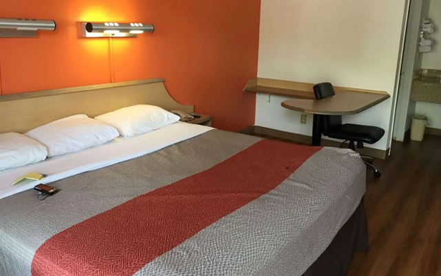 photo 2 of Travelodge by Wyndham San Antonio Lackland AFB North