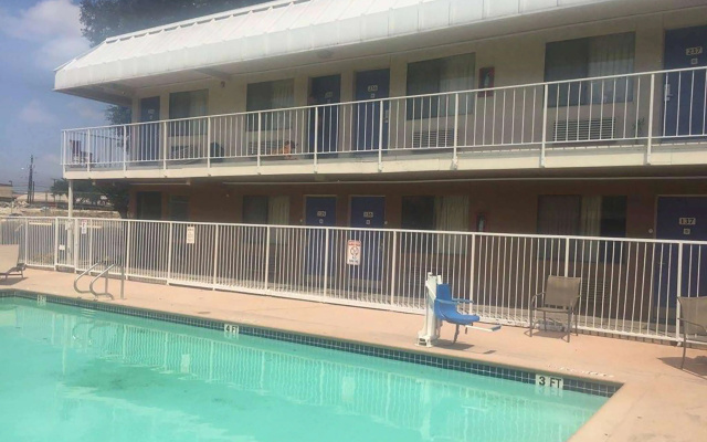 photo 3 of Travelodge by Wyndham San Antonio Lackland AFB North