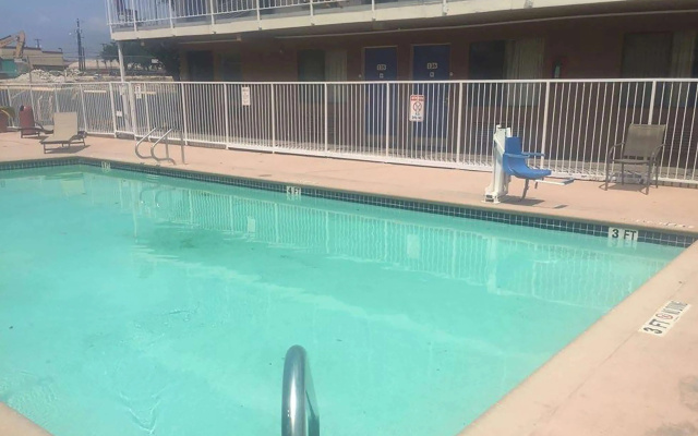 photo 5 of Travelodge by Wyndham San Antonio Lackland AFB North