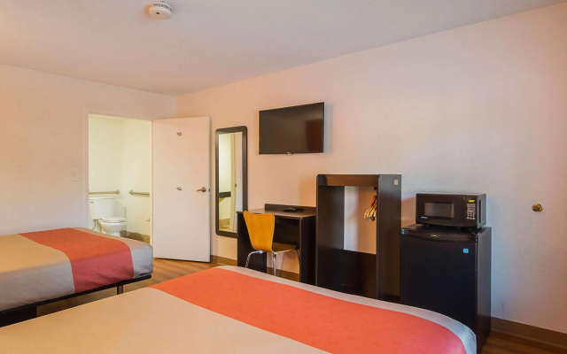 photo 4 of Motel 6 Savannah, GA - Midtown