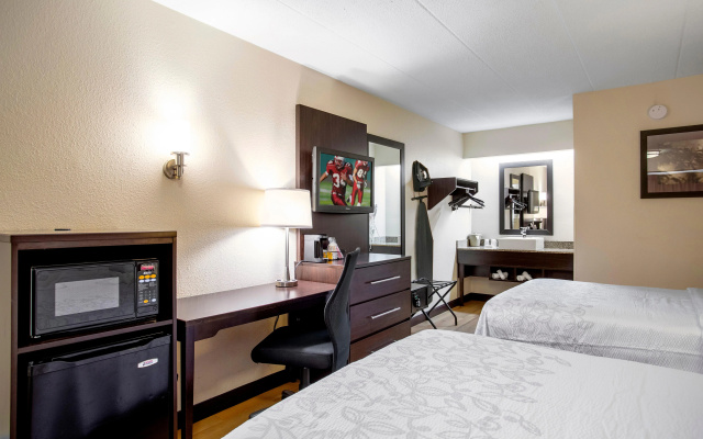 photo 3 of Red Roof Inn PLUS+ Secaucus - Meadowlands - NYC