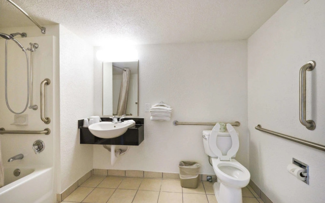 photo 3 of Red Roof Inn Springfield