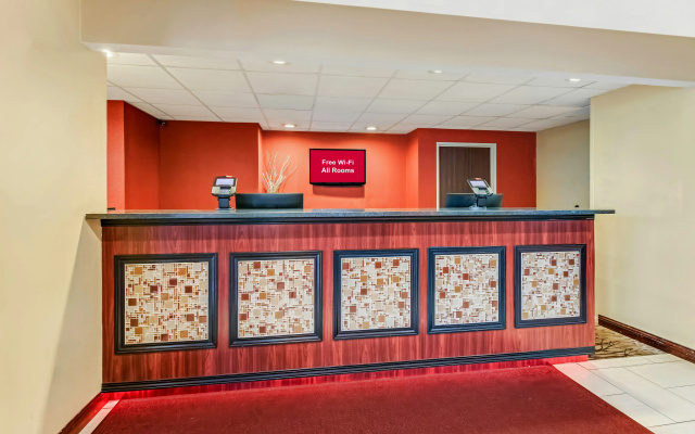 photo 2 of Red Roof Inn Springfield, OH