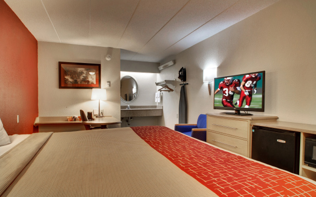 photo 3 of Red Roof Inn St Louis - Westport/ Maryland Heights