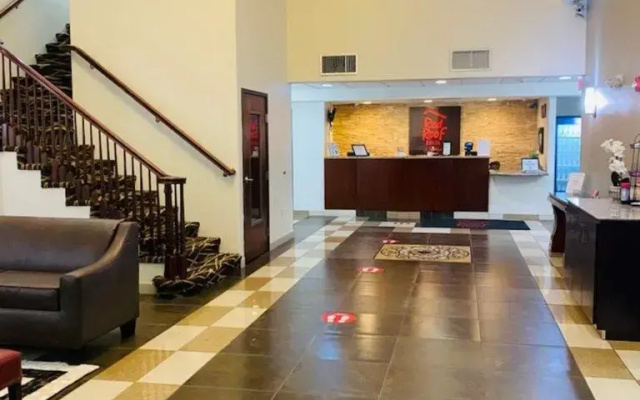photo 2 of Red Roof Inn & Suites Detroit - Melvindale/Dearborn