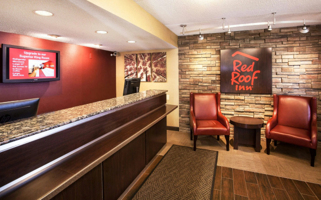 photo 2 of Red Roof Inn Utica