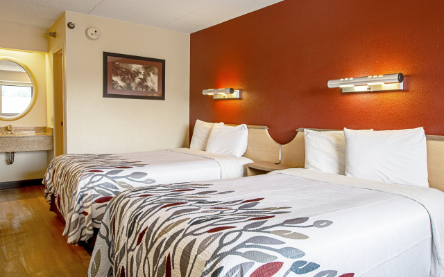 photo 4 of Red Roof Inn Utica