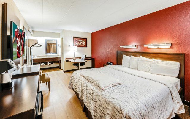 photo 3 of Red Roof Inn PLUS+ Washington DC - Alexandria