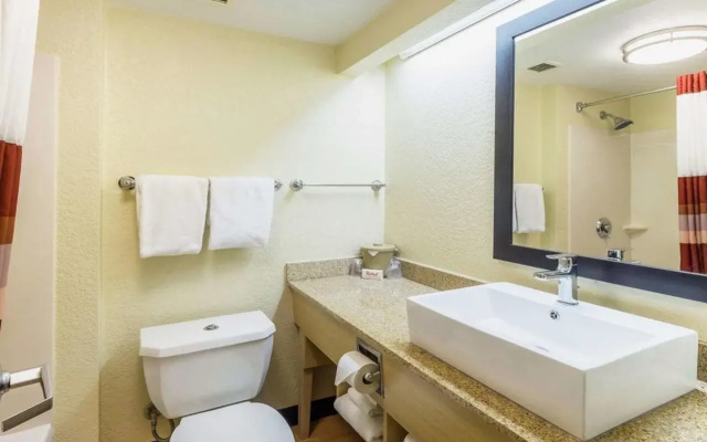 photo 4 of Red Roof Inn West Palm Beach Hotel