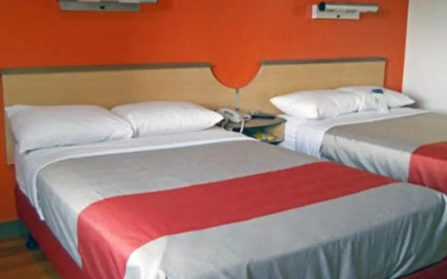 photo 2 of Motel 6 York North