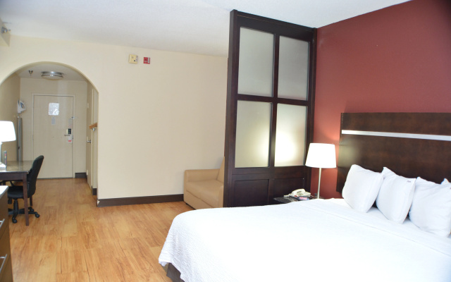 photo 4 of Red Roof Inn PLUS+ & Suites Chattanooga - Downtown