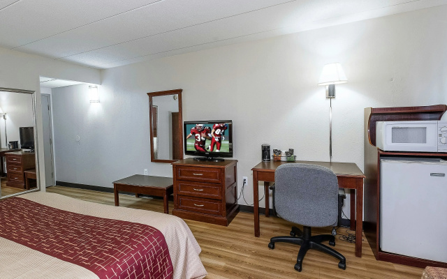photo 3 of Red Roof Inn Hartford - Vernon