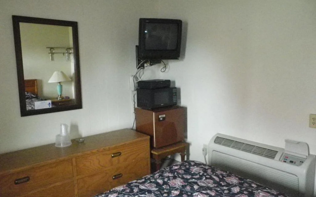 photo 3 of Red Rose Motel