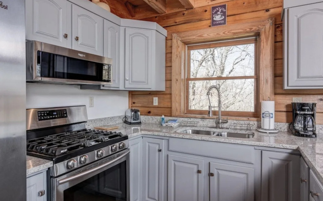 photo 3 of Red Wolf - 2 Br Cabin