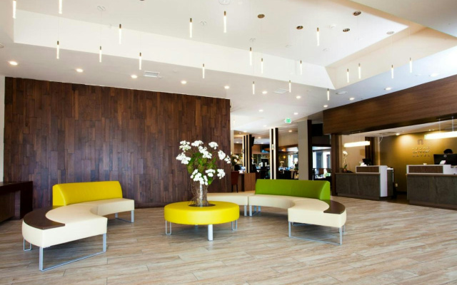 photo 2 of Redac Gateway Hotel In Torrance