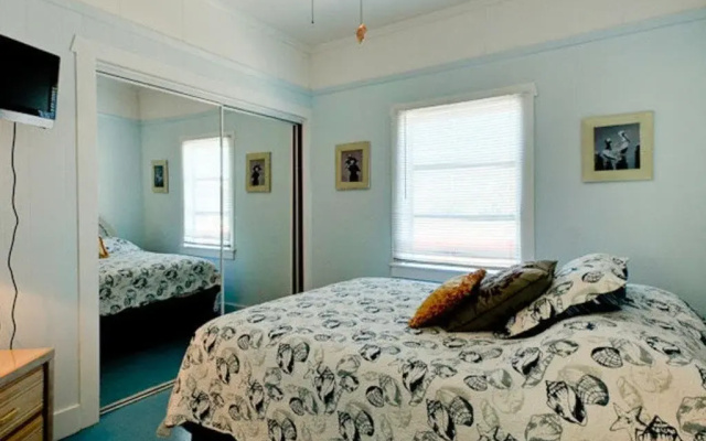 photo 2 of Katie's Beach Bungalow