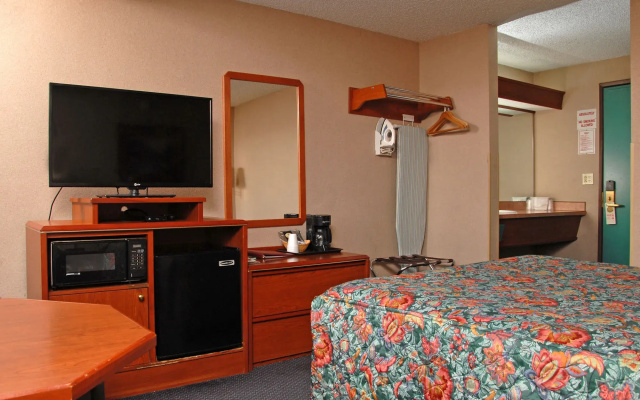 photo 2 of Redmond Inn