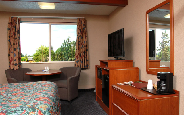 photo 3 of Redmond Inn