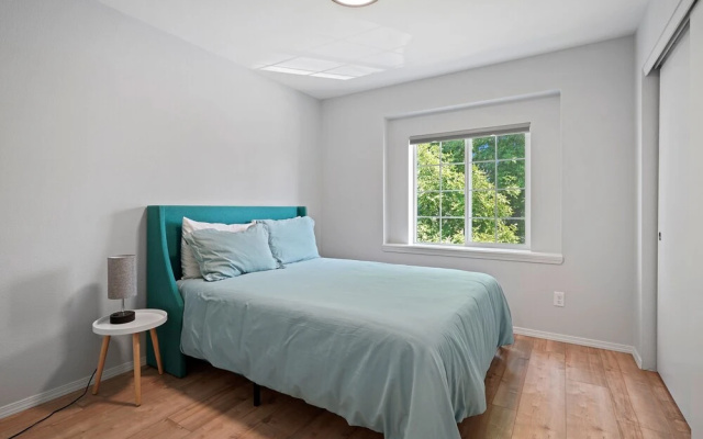 photo 5 of Redmond Rest 4 Bedroom Home by RedAwning
