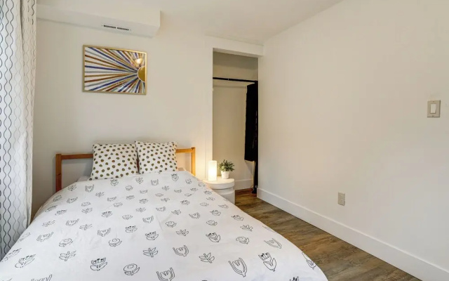 photo 2 of Walk to Beach & Lake Access: Cozy Redmond Apt!