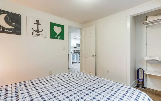 photo 5 of Walk to Beach & Lake Access: Cozy Redmond Apt!