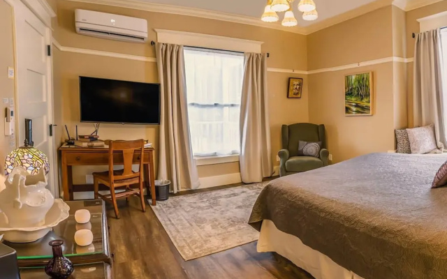 photo 4 of Redtail Suites ~ Entire Home ~ Sleeps 12 ~ Tesla Station