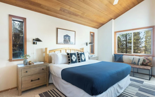 photo 2 of Redwood by Avantstay Secluded Cabin w/ Views & Spa 5mins to Northstar!