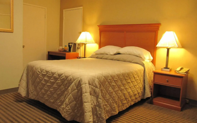 photo 3 of Redwood Inn