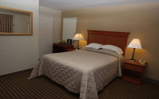 photo 4 of Redwood Inn