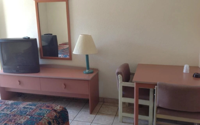 photo 4 of Redwood Motel