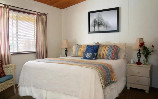 photo 3 of Redwood Suites