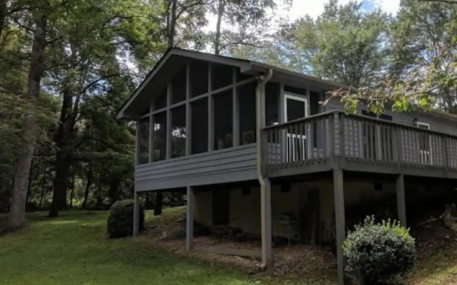 photo 2 of Reedy Patch Cabin - Bungalows for Rent in Hendersonville
