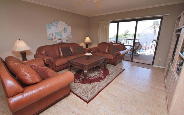 photo 2 of Reef Club 103