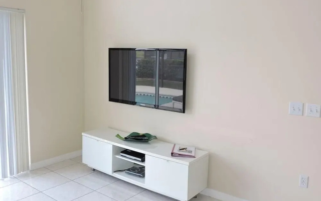 photo 2 of Ref 09 Luxury 4 Bed Villa With Private Pool and Lake View