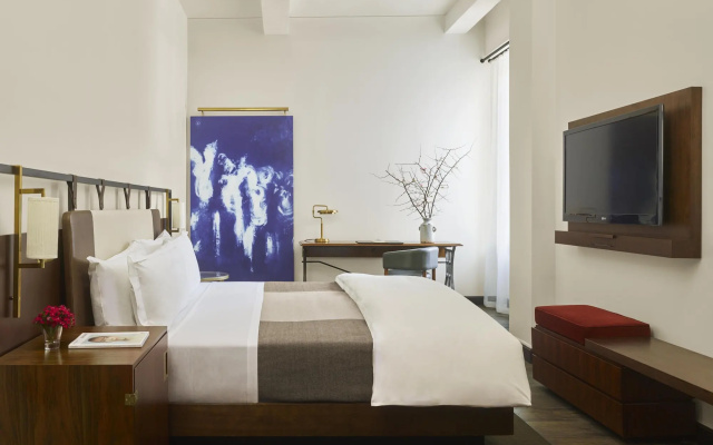 photo 2 of Refinery Hotel