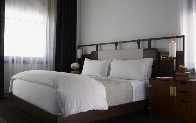 photo 4 of Refinery Hotel
