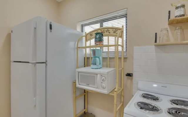 photo 5 of Refreshing Miami Apartment: 4 Mi to the Beach!