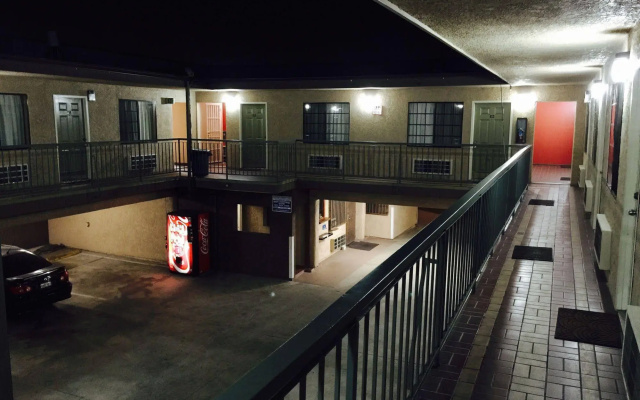 photo 5 of Regal Inn Los Angeles