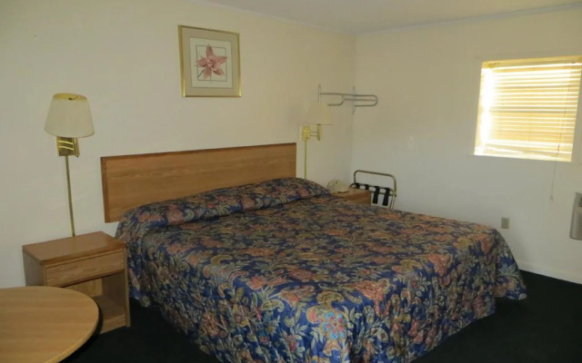 photo 3 of Regal Inn Clayton