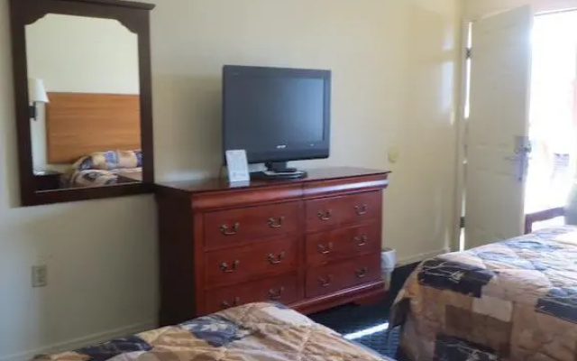 photo 2 of Regency 7 Rogers