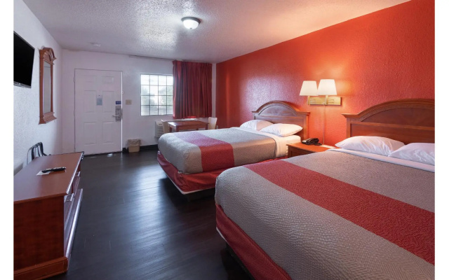 photo 5 of Motel 6 Montgomery, AL - Coliseum