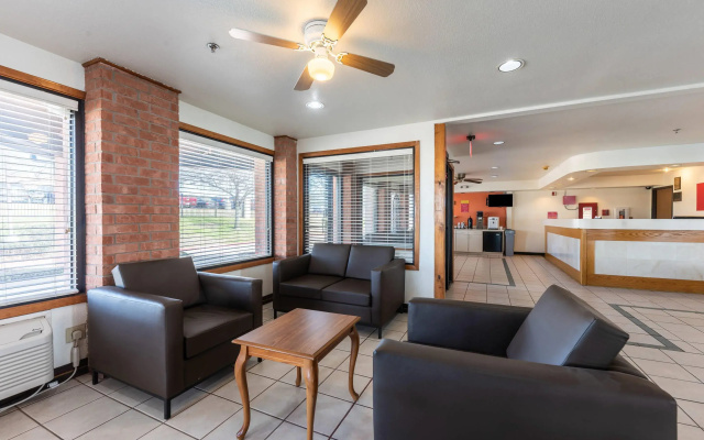 photo 3 of Econo Lodge Inn & Suites Mckinney - Plano North