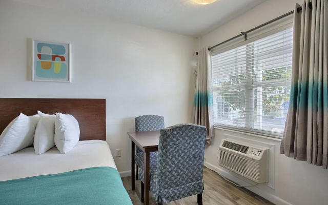photo 3 of Regency Inn & Suites