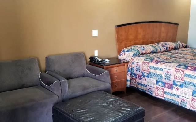 photo 4 of Regency Inn