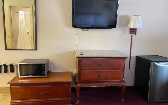 photo 5 of Regency Inn