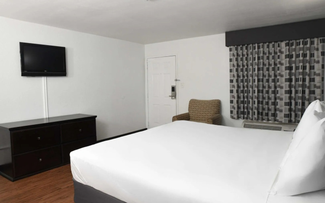 photo 2 of Regency Inn