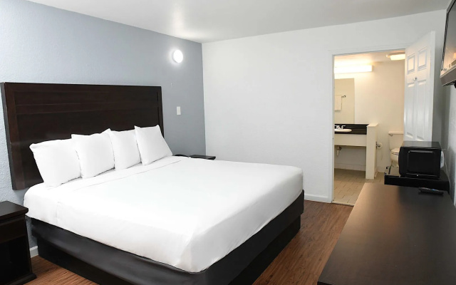 photo 4 of Regency Inn