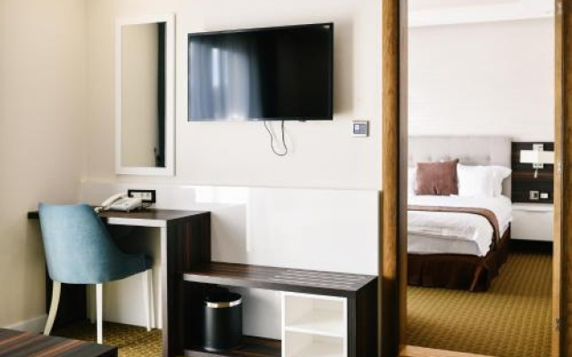 photo 3 of Regency Inn & Suites Albany