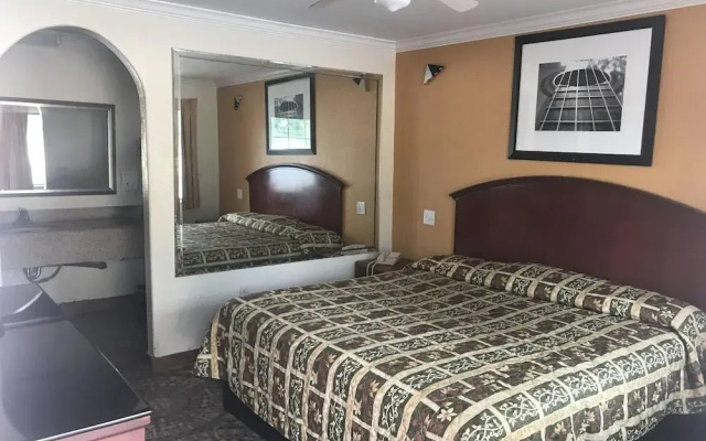 photo 4 of Regency Inn and Suites